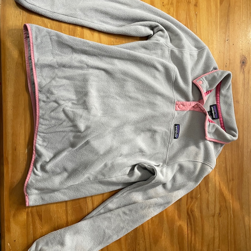 Patagonia Light Gray Fleece with Pink Accents